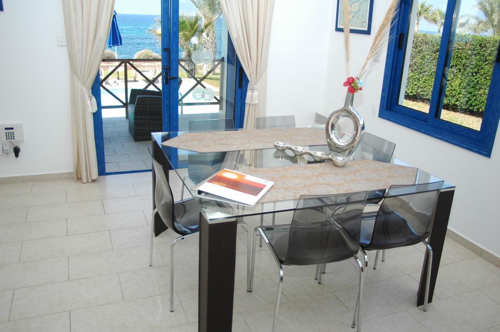 Kymmates Beach Front Villas Pafos Oda fotoğraf